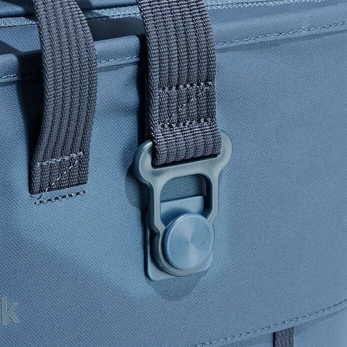 carryouttm-soft-cooler-tote-20-l-l2 250815_hydro_cooler_details_14838_2_4.jpg