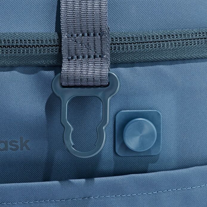 carryouttm-soft-cooler-10-l-g3 250815_hydro_cooler_details_14856_1_5.jpg