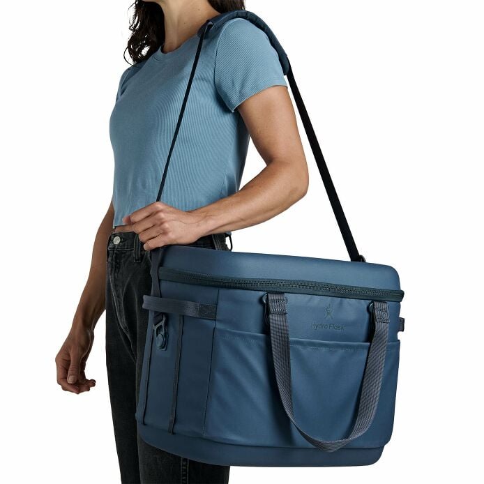 carryouttm-soft-cooler-30-l-b3 250815_hydro_s26_hb_14546_5.jpg