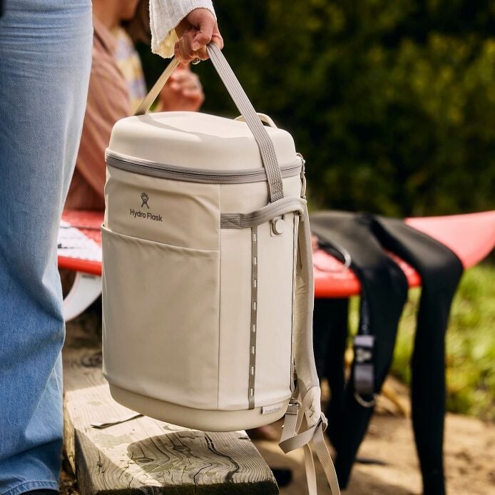 carryouttm-backpack-22-l-l8 hf_carryout_bouwer_d1_l1_torrey_pines_lifestyle_1444_2.jpg