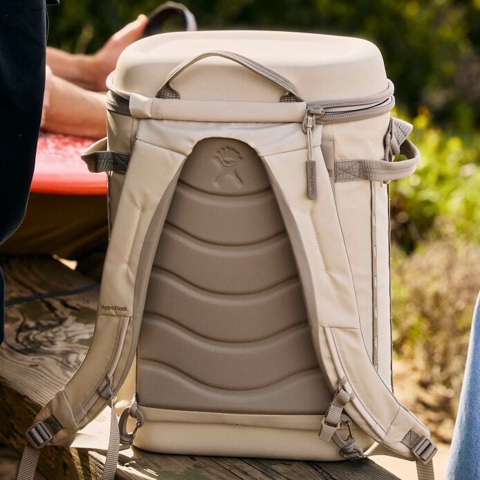 carryouttm-backpack-22-l-l8 hf_carryout_bouwer_d1_l1_torrey_pines_lifestyle_1841_3.jpg