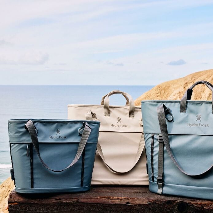 carryouttm-soft-cooler-tote-30-l-a9 hf_carryout_bouwer_d1_l1_torrey_pines_still_life_0055_1_2.jpg