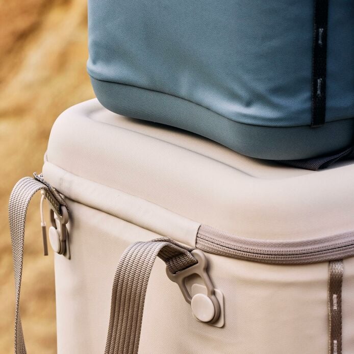 carryouttm-soft-cooler-15-l-b2 hf_carryout_bouwer_d1_l1_torrey_pines_still_life_0381_6.jpg