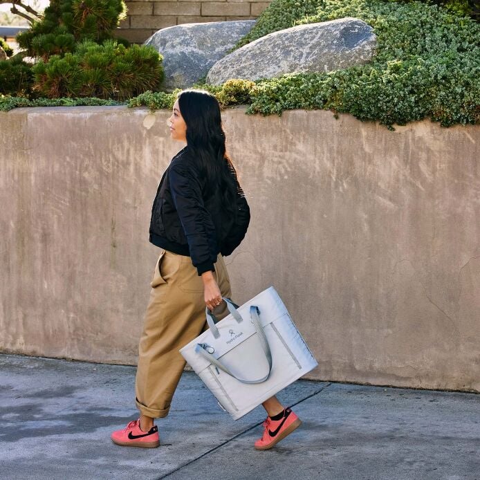 carryouttm-soft-cooler-tote-20-l-l2 hf_carryout_bouwer_d2_l1_stone_steps_0066_1.jpg