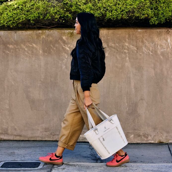 carryouttm-soft-cooler-tote-10-l-j5 hf_carryout_bouwer_d2_l1_stone_steps_0131_3.jpg