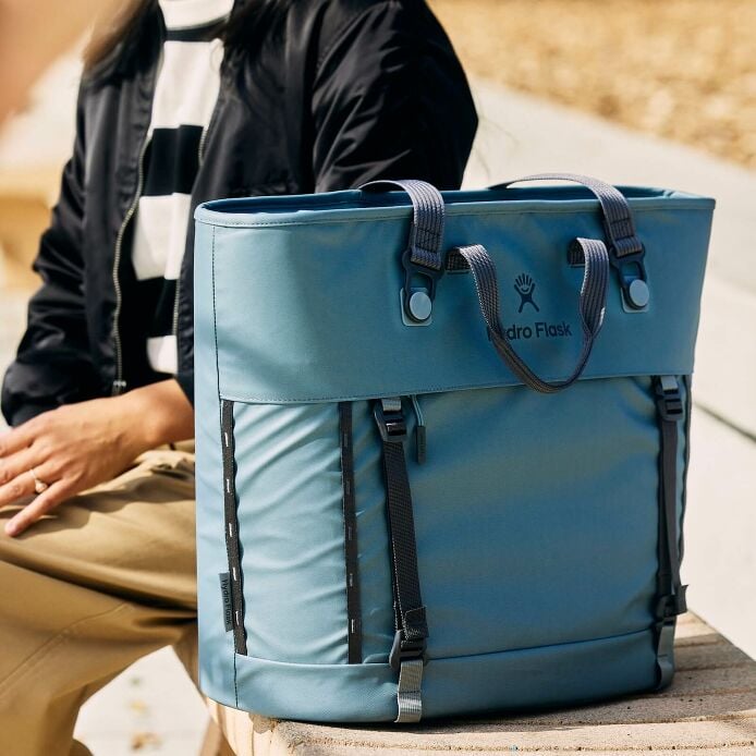 carryouttm-soft-cooler-tote-30-l-a9 hf_carryout_bouwer_d2_l2_parking_soccer_1930_1_1.jpg
