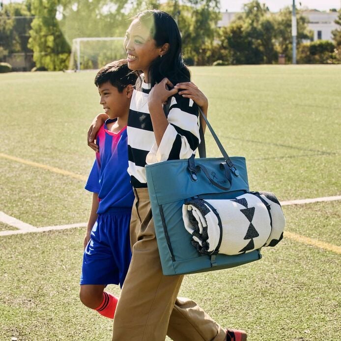 carryouttm-soft-cooler-tote-30-l-a9 hf_carryout_bouwer_d2_l2_parking_soccer_3406_1_1.jpg