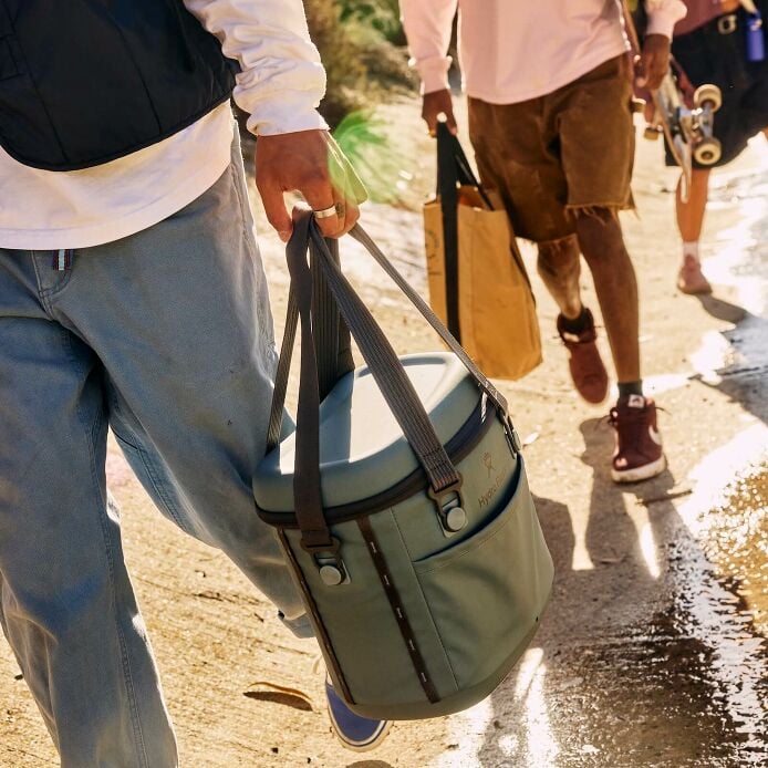 carryouttm-soft-cooler-10-l-g3 hf_carryout_bouwer_d2_l3_skate_ditch_3744_5.jpg