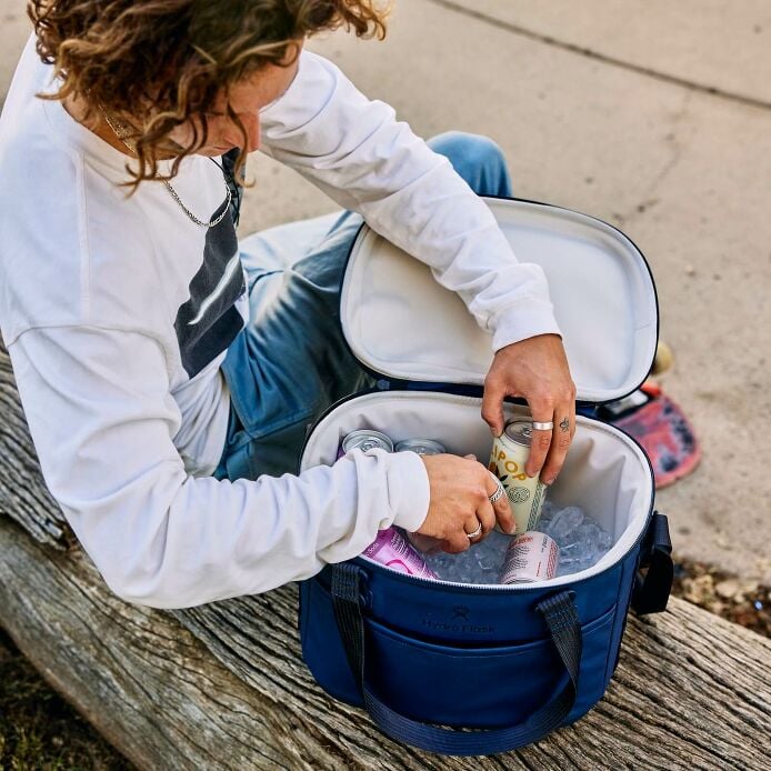 carryouttm-soft-cooler-15-l-b2 hf_carryout_bouwer_d2_l4_skate_park_6209_6.jpg