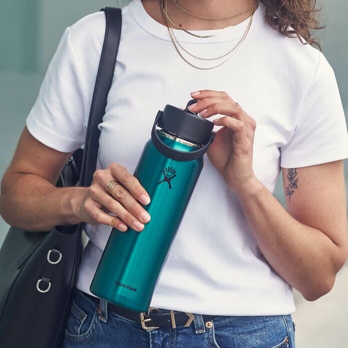 32-oz-lightweight-flex-straw-bottle-j5 hf_s26_lightweight_mcinnis_5167_2_3.jpg