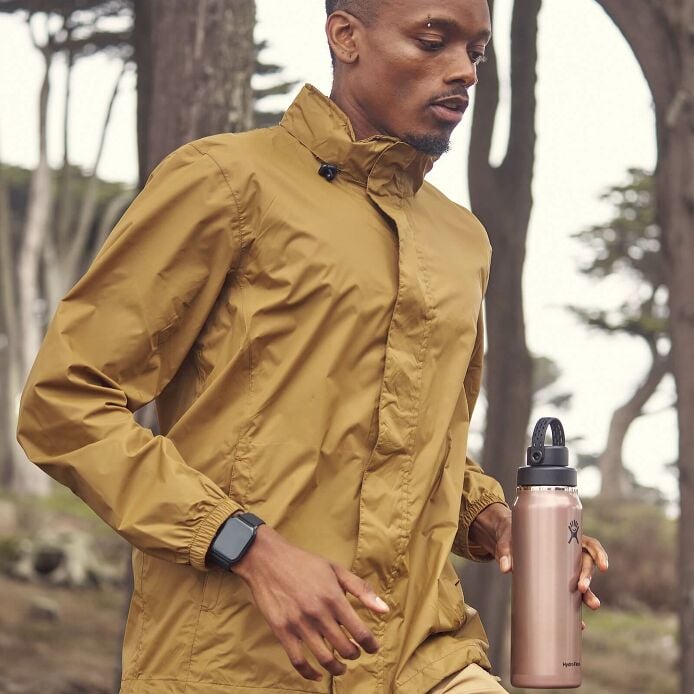32-oz-lightweight-chug-cap-bottle-l9 hf_s26_lightweight_mcinnis_6206_1_2.jpg
