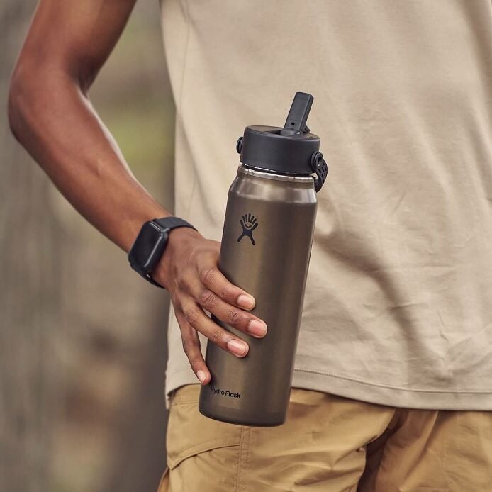 32-oz-lightweight-flex-straw-bottle-j5 hf_s26_lightweight_mcinnis_6345_2_3.jpg