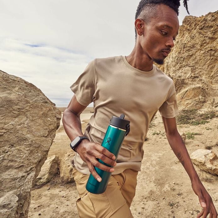 24-oz-lightweight-flex-straw-bottle-a5 hf_s26_lightweight_mcinnis_6828_4.jpg