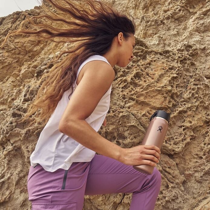 32-oz-lightweight-flex-straw-bottle-j5 hf_s26_lightweight_mcinnis_6946_1_3.jpg