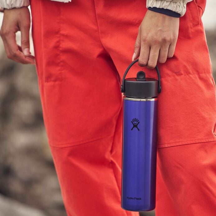 24-oz-lightweight-flex-straw-bottle-a5 hf_s26_lightweight_mcinnis_7443_3.jpg
